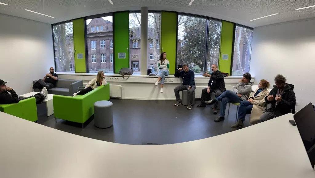 Teilnehmer des TYPO3camps diskutieren über Möglichkeiten der Monetarisierung