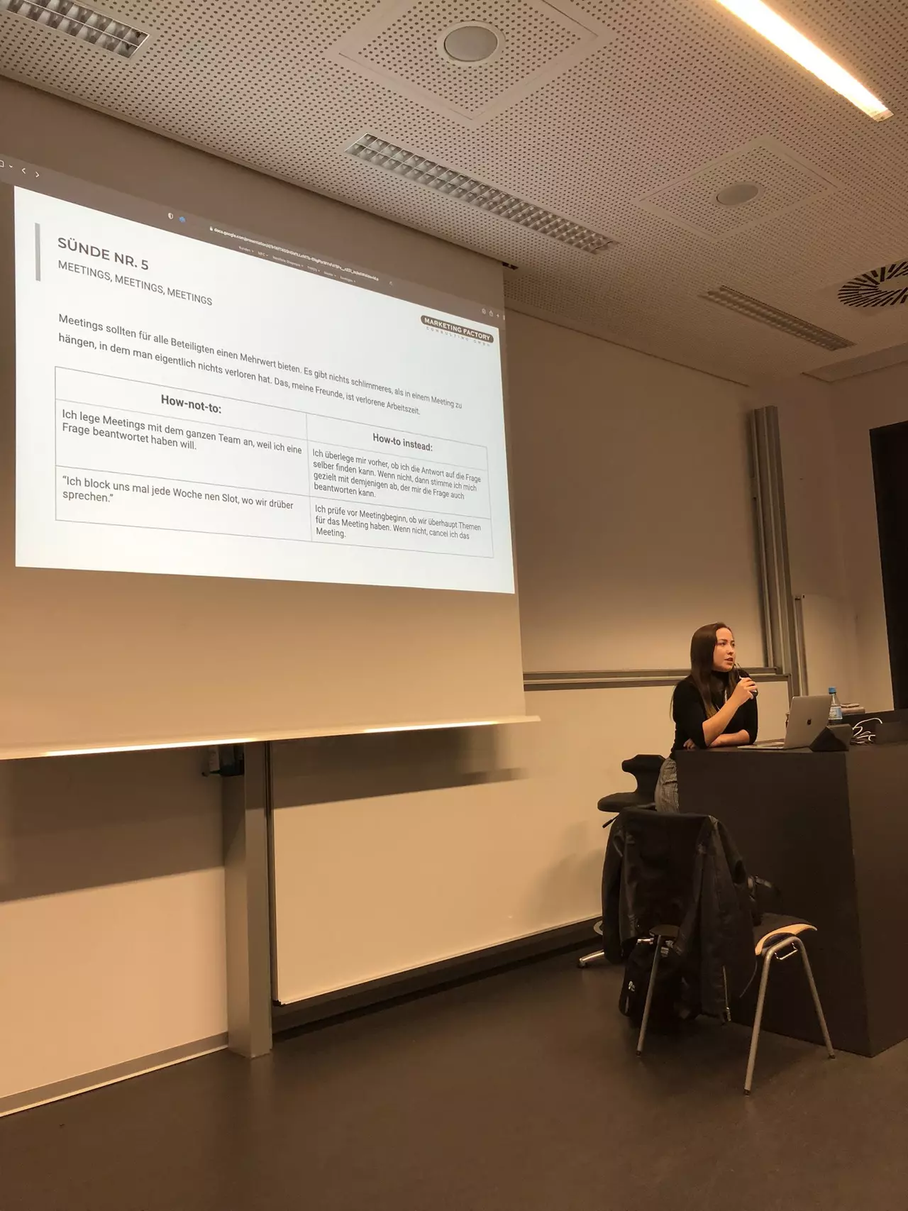 Luisa Sofie Faßbender bei ihrem Vortrag zu den 7 Todsünden des Projektleiters