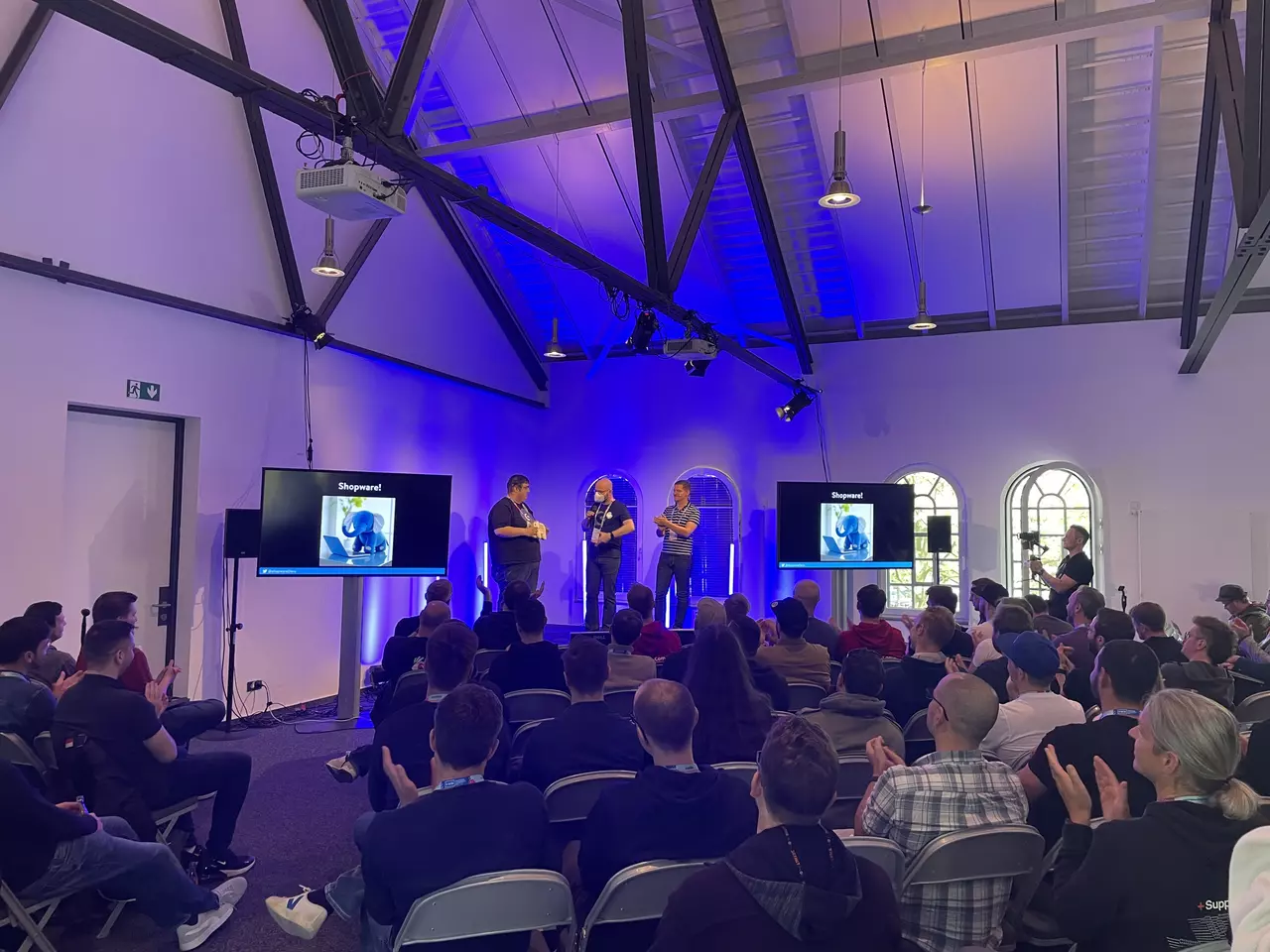 Verleihung Wanderpokal Shopware vs. Community