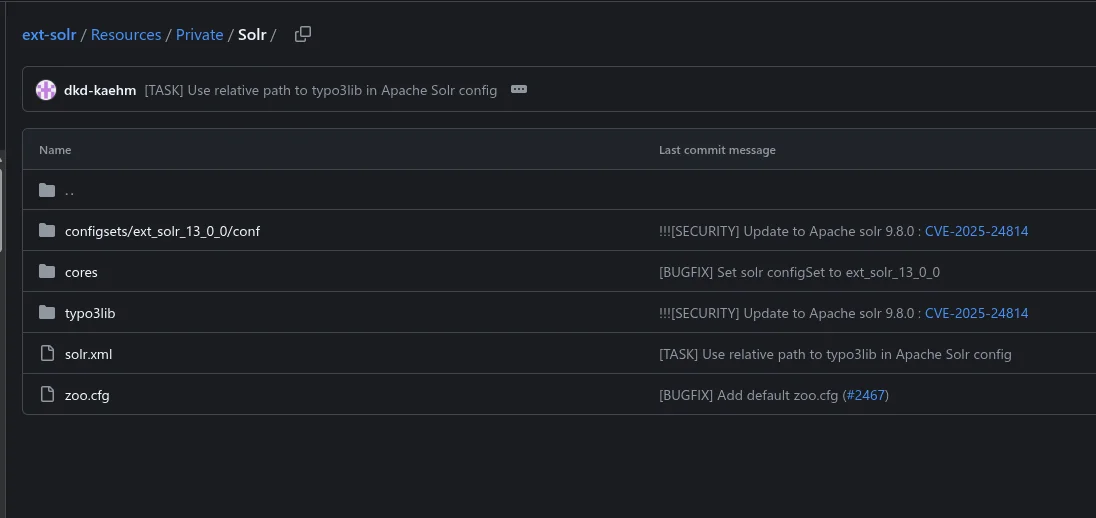 Das Bild zeigt eine Benutzeroberfläche eines Code-Repositorys mit Ordnerstrukturen und Dateien, die sich auf die Konfiguration von Apache Solr beziehen. Es sind Informationen über die zuletzt durchgeführten Commits und spezifische Aufgaben zu sehen.