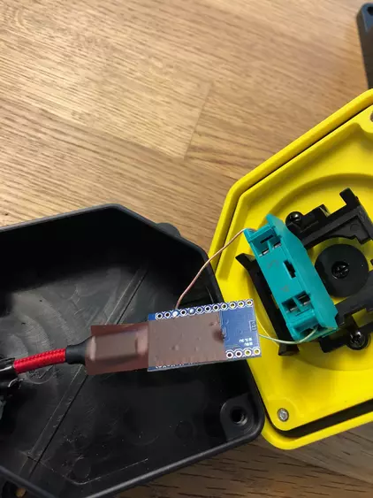 Stecker befestigen